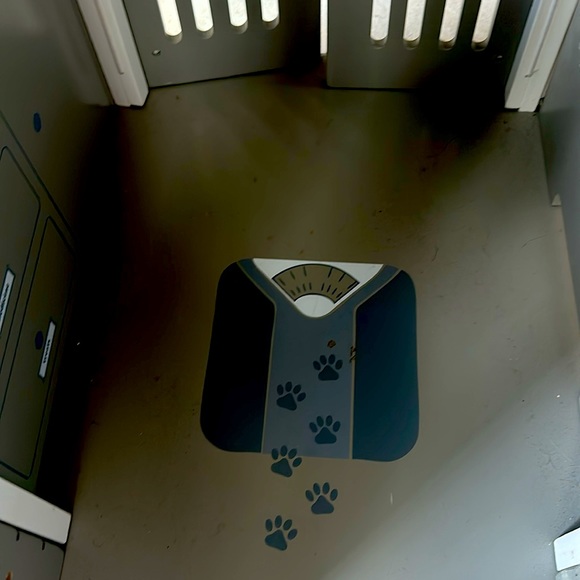 Pottery Barn Kids Pet Hospital - Picture 5 of 6